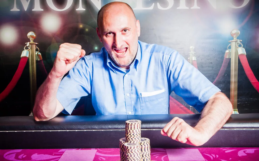 Josef Tod first chip leader at the Grand Prix kickoff with 100 entries!