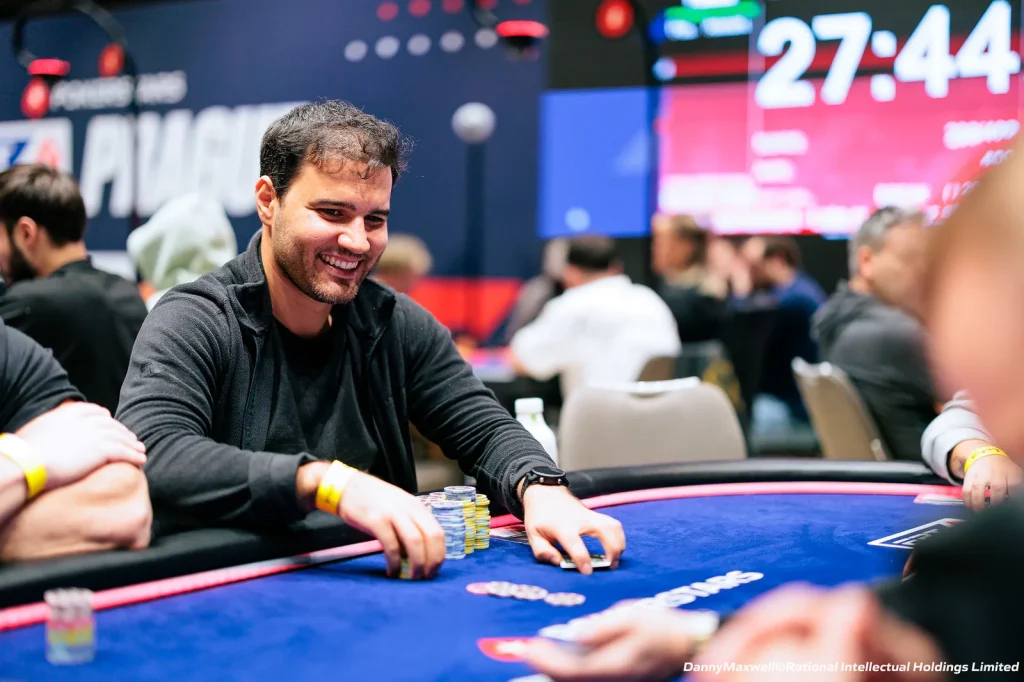 EPT Paris Main Event – Felix 'xflixx' Schneiders jumps into Day 2 with a large group of DACH players!
