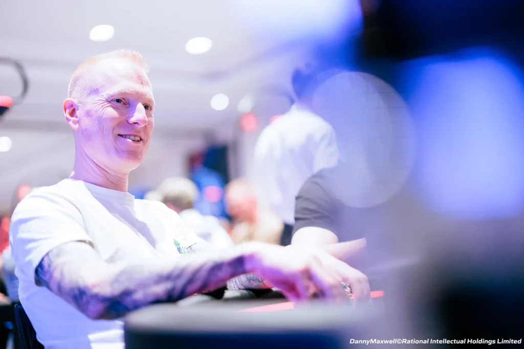 EPT Paris Main Event – Felix 'xflixx' Schneiders jumps into Day 2 with a large group of DACH players!
