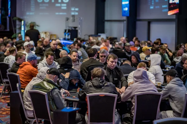 Zacharakis with a commanding lead in the Mystery Bounty Warm Up of the Vamos Poker Tour!