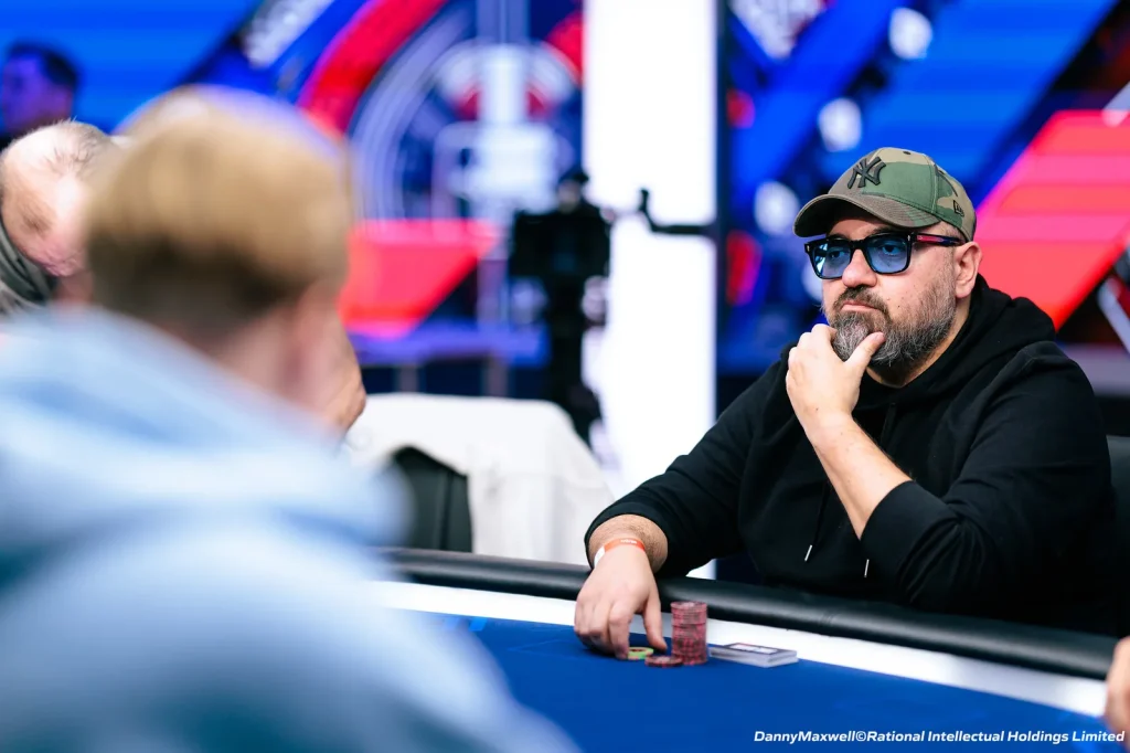 "xflixx" becomes EPT Paris Main Event Runner-Up for an incredible €717.350, Abreu wins!