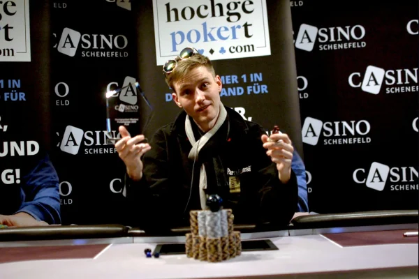 SCOOP Day 9 – B00M! Die Baumschlange takes 3rd place in the Sunday Million! Leonard, Angelov & Vousden win trophies!