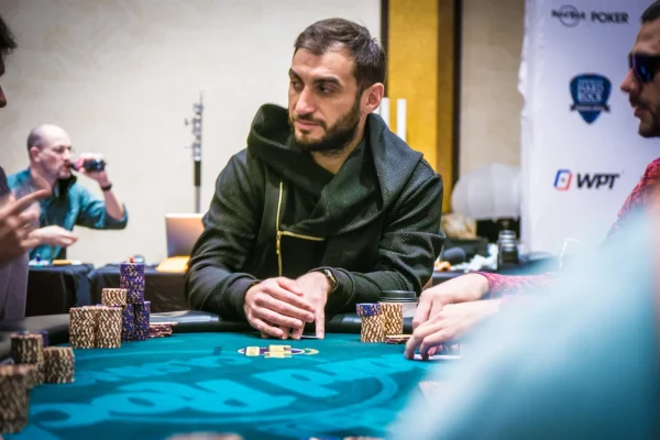 Mega overlay in the euroRounders NLH Mystery Bounty! Jalba takes the 1E Chipleader Bonus!