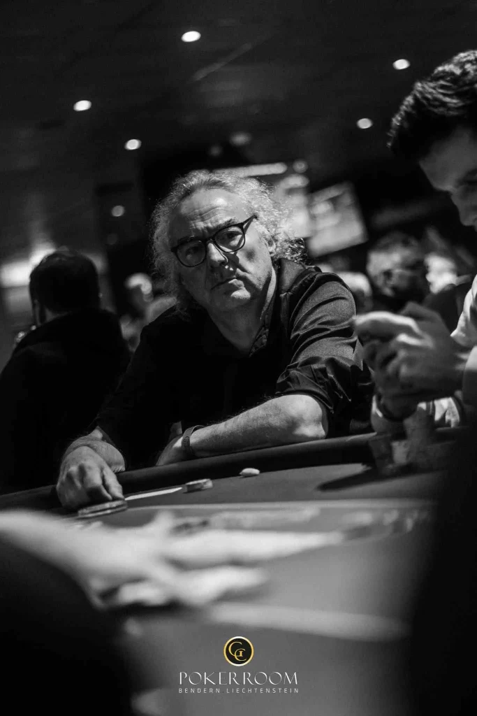 827 entries break the €1M guarantee in the WSOPC Main Event! Lulei Hu in the lead!