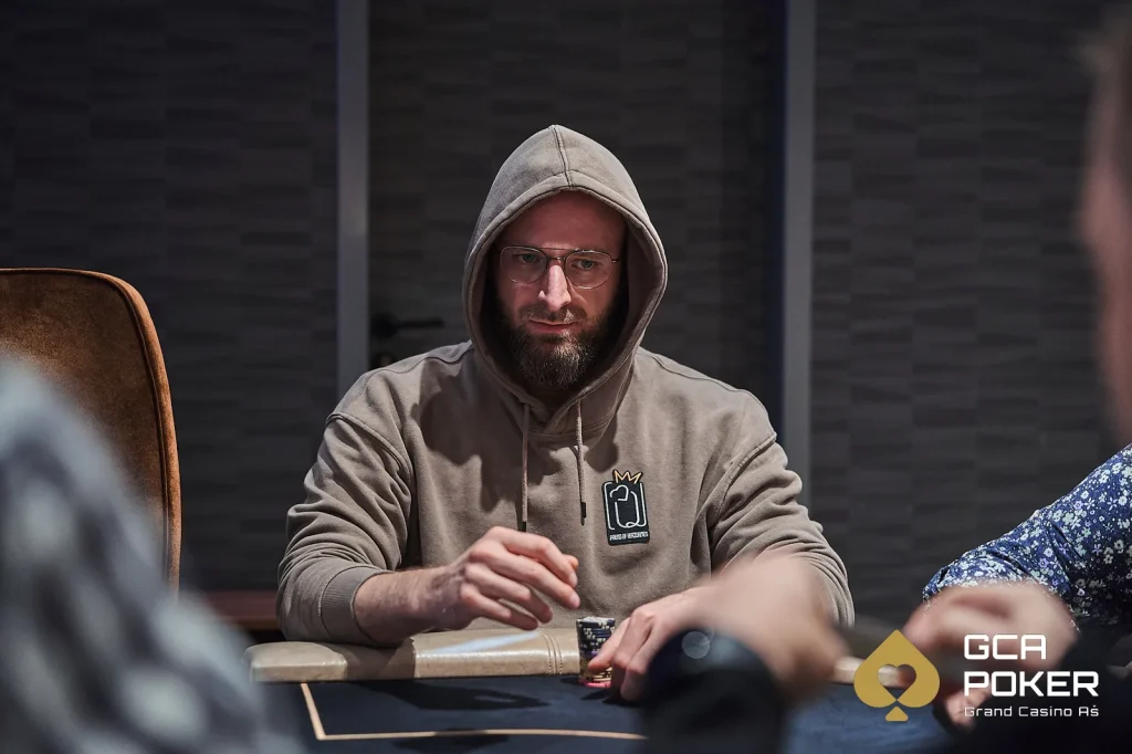 "Greiza" is the PFB Highroller Champion / "Unavenej" 1D chip leader in the Poker France Belgique Masters!