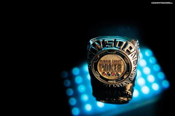 Taghadossi on ring course in the WSOPC Bigstack / Burkhard wins the Hyper Turbo!