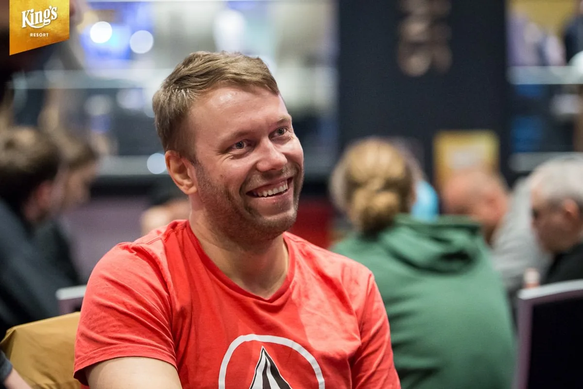 PokerStars SCOOP – Day 1 – Martin Mulsow wins, Neymar jr. in front!
