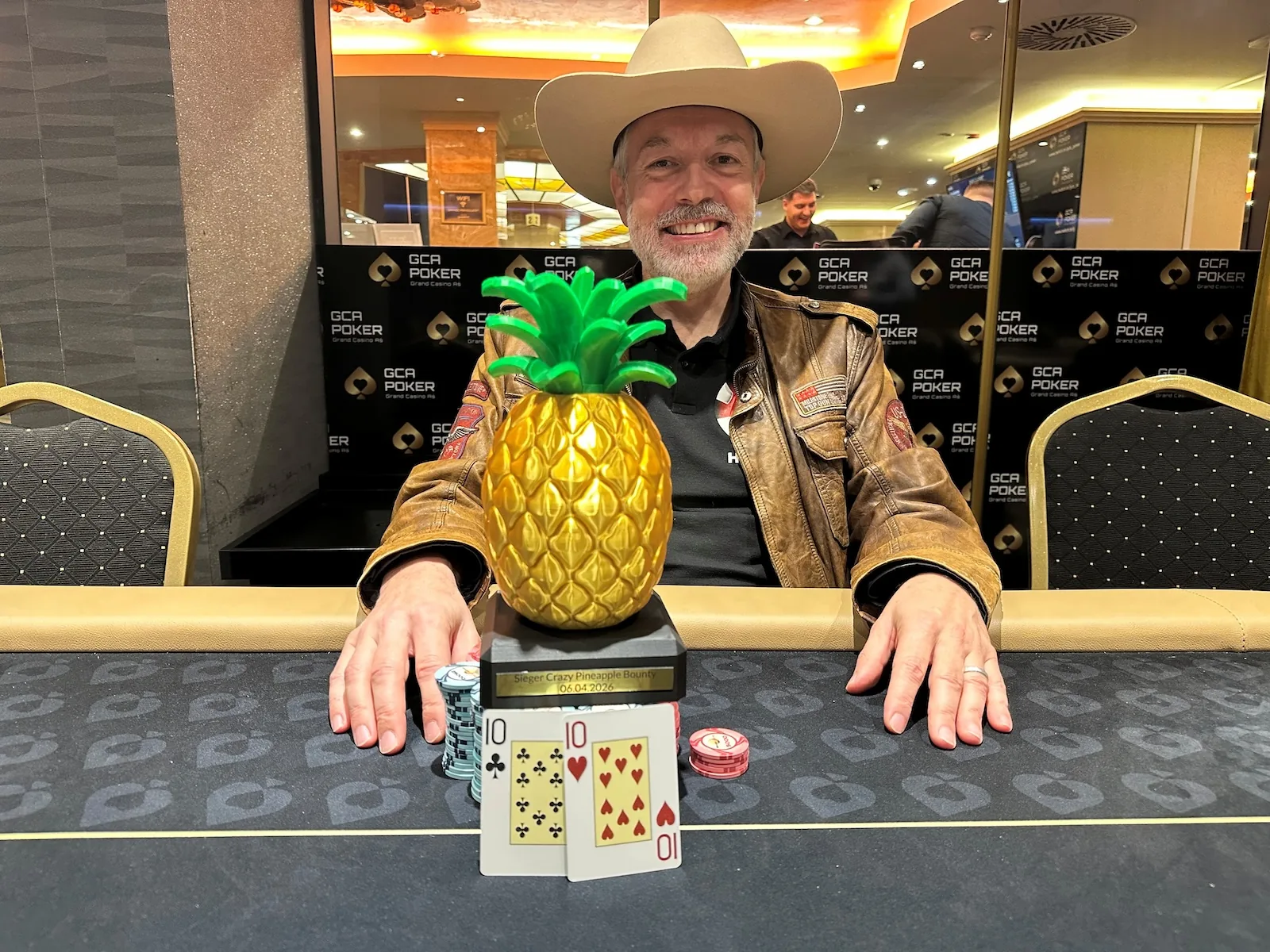 "Dieter Good" wins the golden pineapple at the BHD finale in the GCA!