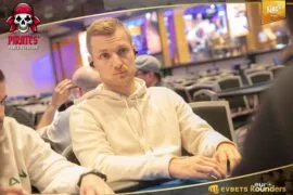 1D chip leader Mazouk cracks the million mark in the €1.5M gtd. Pirates‘ Poker Treasure Main Event!