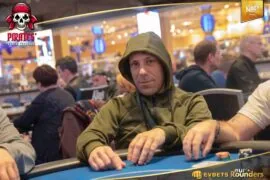 1D chip leader Mazouk cracks the million mark in the €1.5M gtd. Pirates‘ Poker Treasure Main Event!