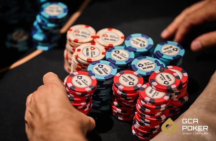 Four to Six: "Haui" is PLO Main Event Chipleader / "Miruska" keeps male competition in check in Classic Friday!