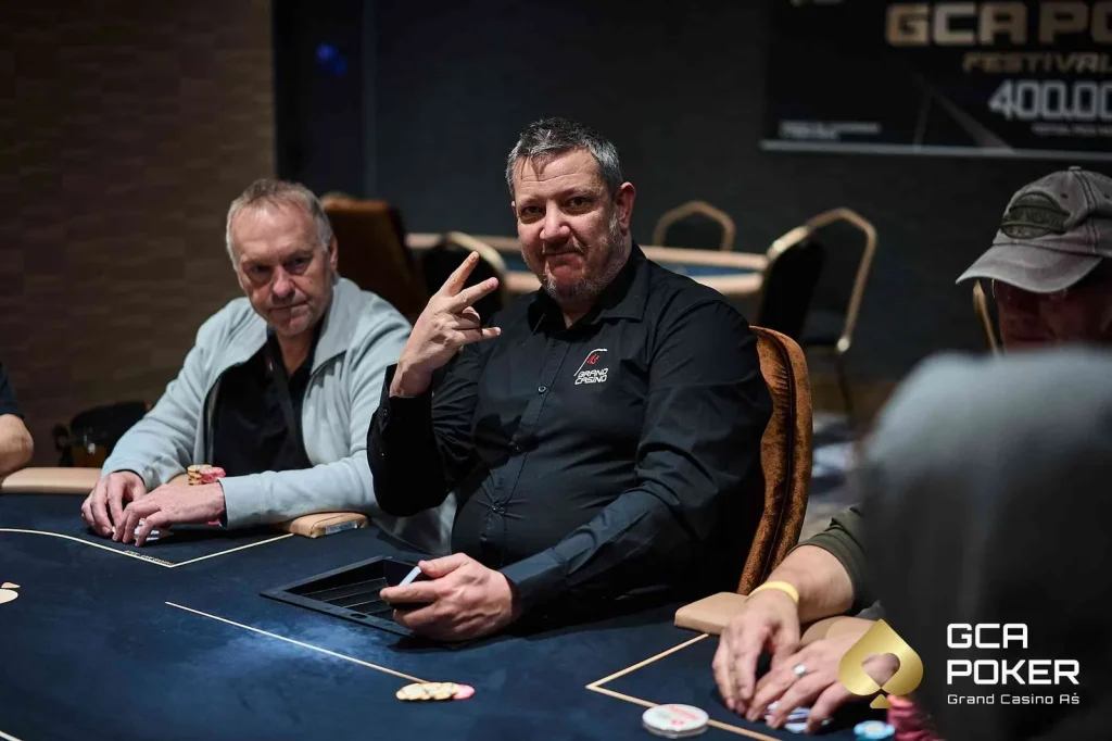 "Dieter Good" wins the golden pineapple at the BHD finale in the GCA!
