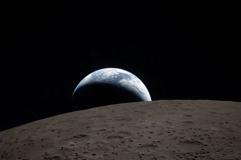 Earthset sunset behind the lunar horizon -_PHOTO_NASA